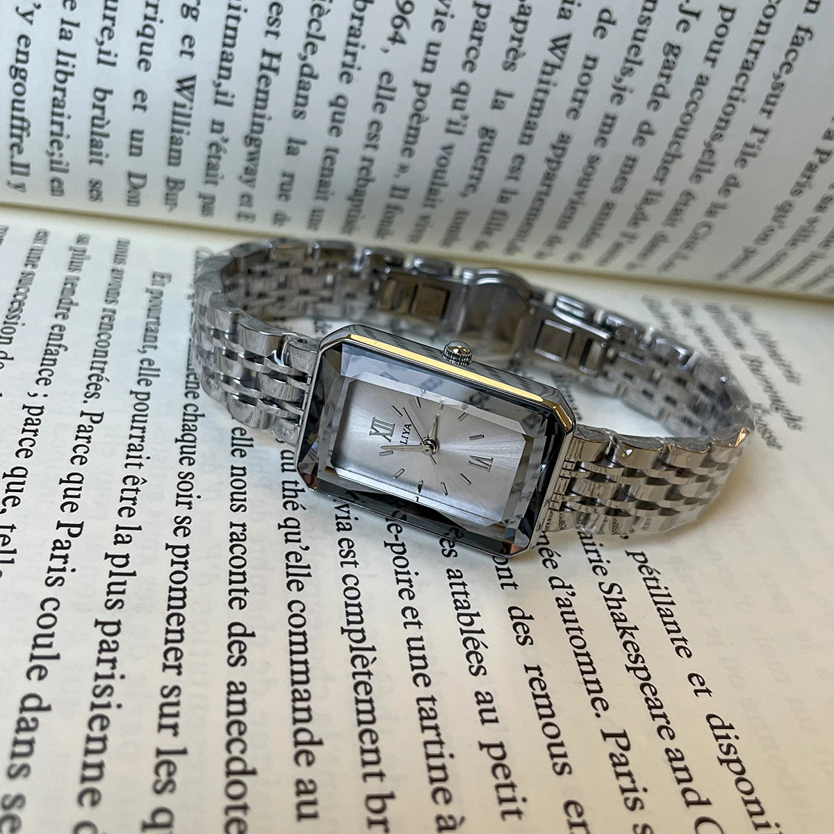 2025 women's retro watch women's light luxury niche art high-end watch women's ladies brand authentic