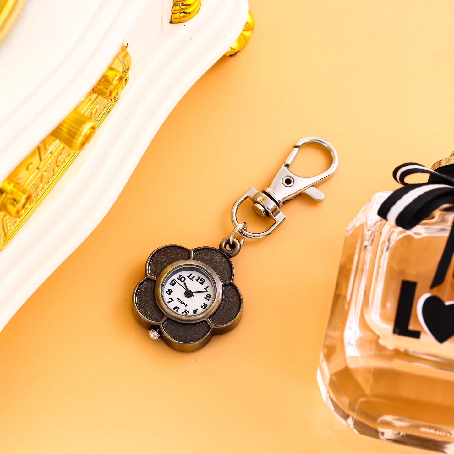 Colorful small flower hanging watch, butterfly pocket watch, keychain watch, men's and women's chest watch, nurse watch