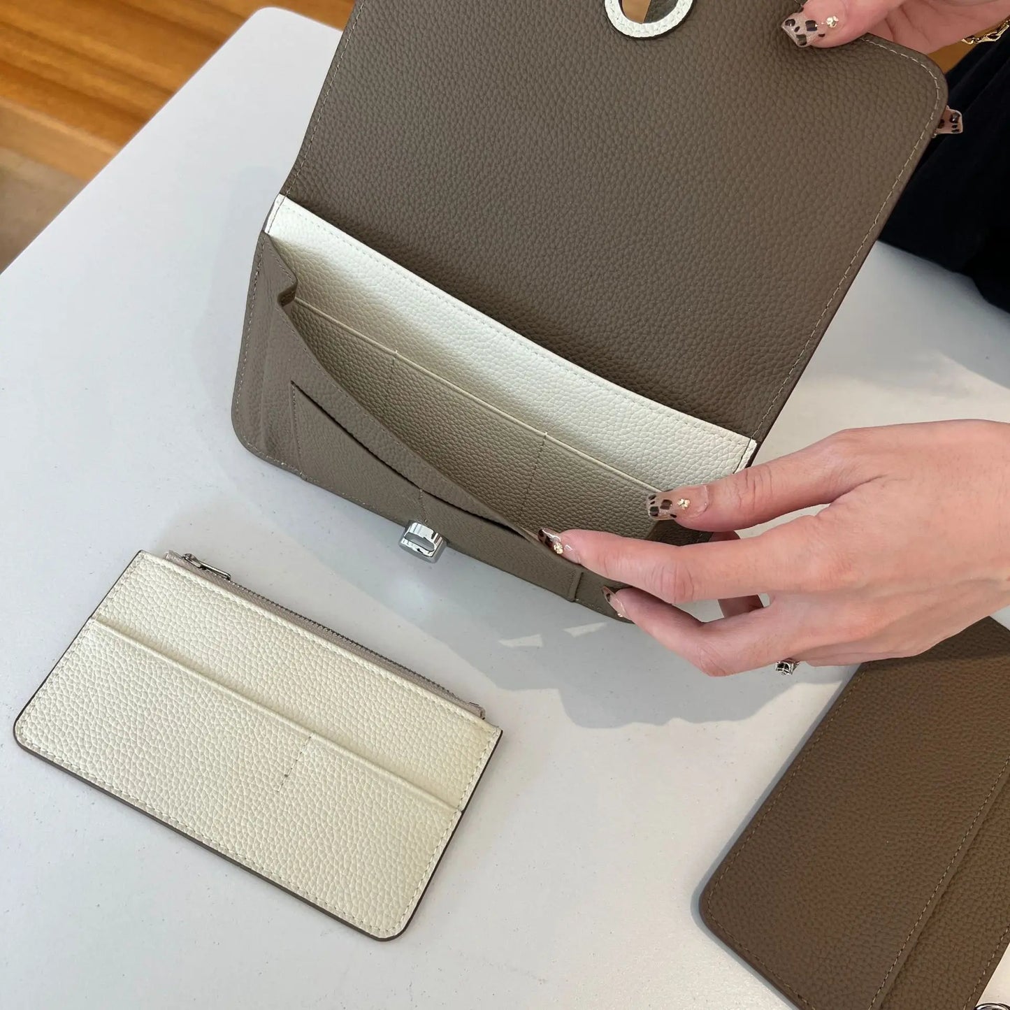 2025 New Large Capacity Long Women's Wallet Top Layer Cow Leather Simple Handbag Litchi Pattern Wallet For Women