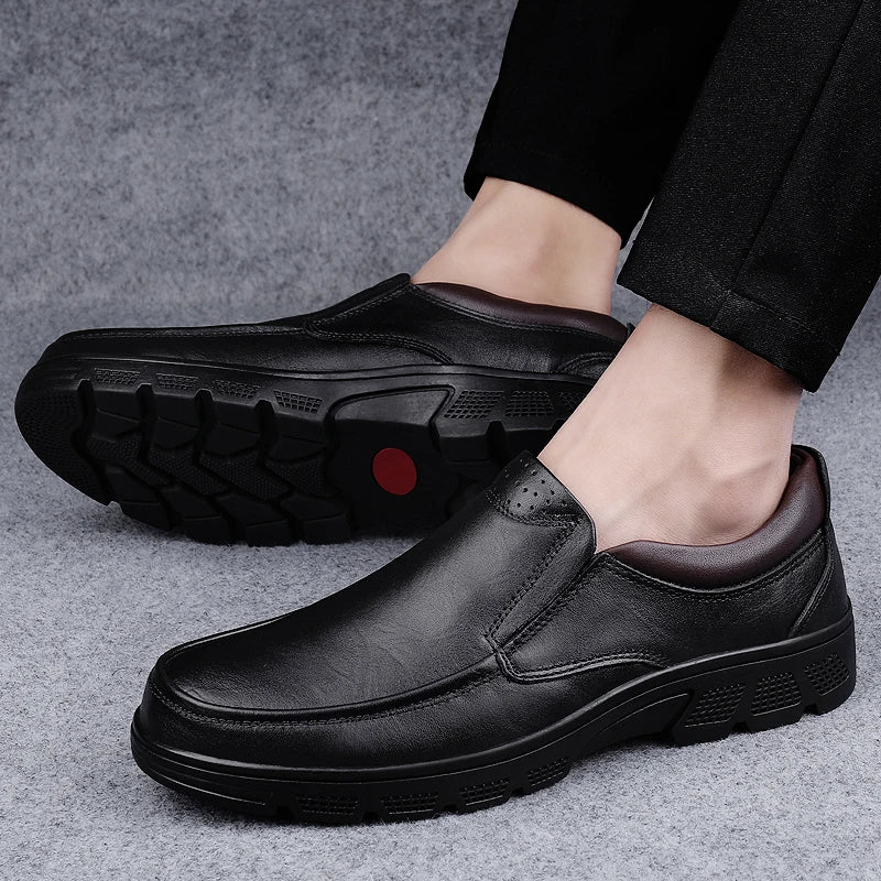 Classic Brand Men's Genuine Leather Casual Shoes Thick Soled Winter Plush Cotton Shoes Men's Outdoor Commuting Work Shoes