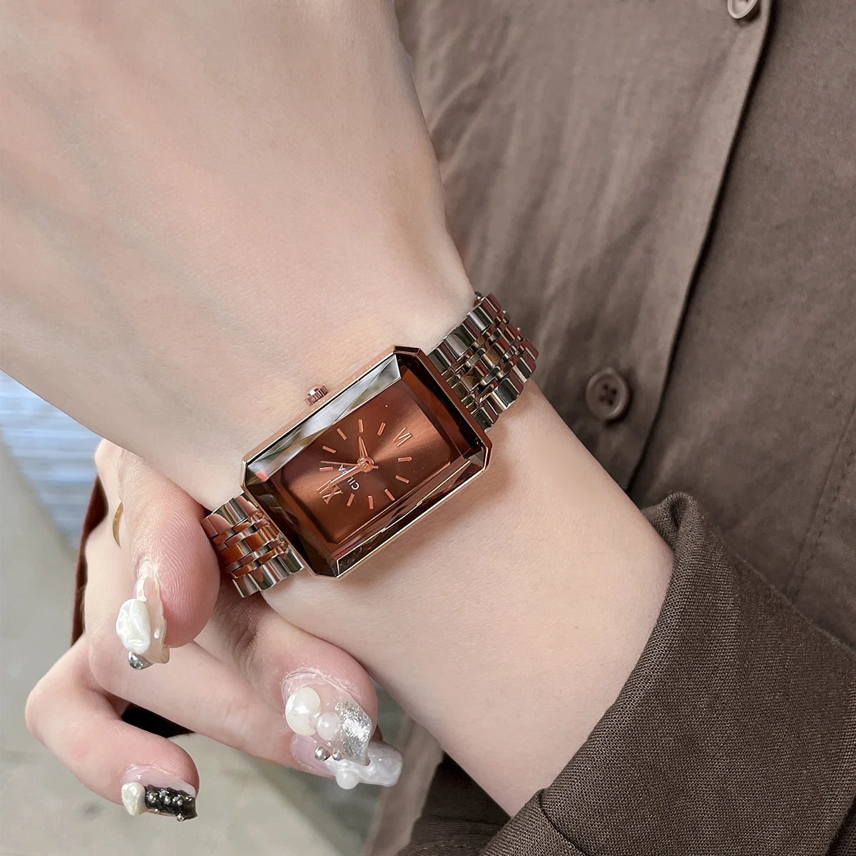 2025 women's retro watch women's light luxury niche art high-end watch women's ladies brand authentic