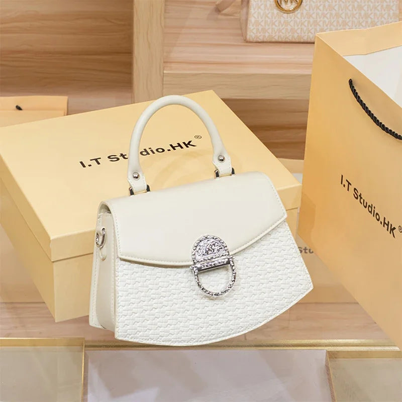 Women's handbag 2025 new autumn and winter brand shoulder crossbody bag, high-end texture, light luxury designer handbag