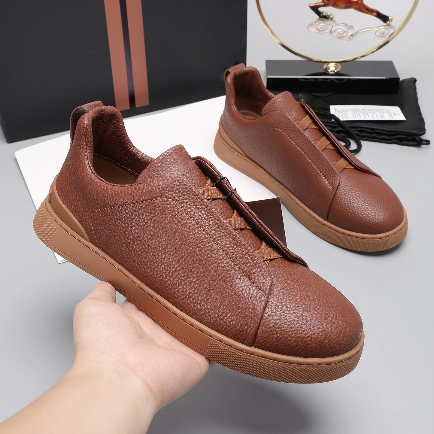 Master Handmade Luxury Holiday Gift Casual Sneakers Sports Shoes Breathable Business Flat Non-slip Outdoor Hiking Cycling Shoes