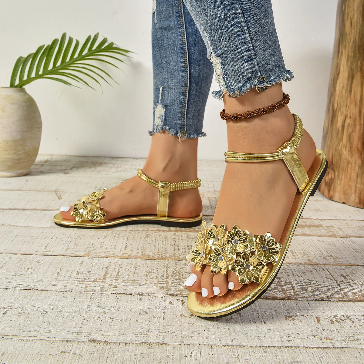 Fashion Women Sandals Summer New Style Gold Narrow Strap Ladies Flip Flops 2025outdoor Comfortable Walking Flat Shoes Large Size