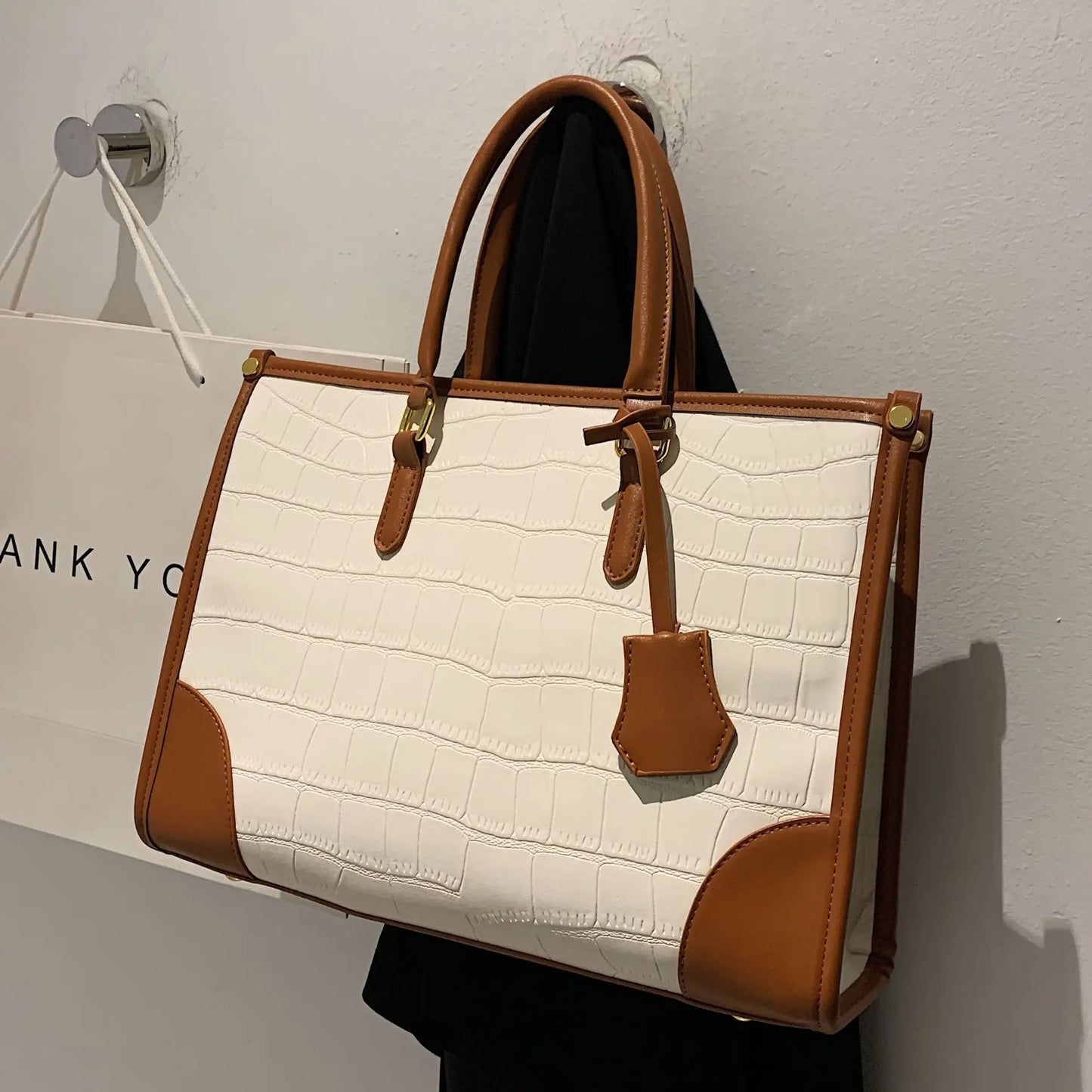 2025 Spacious Tote Bag for Women - Trendy Shoulder Purse, Casual Crossbody Bag, Adjustable Strap, Stylish Office Commute Handbag