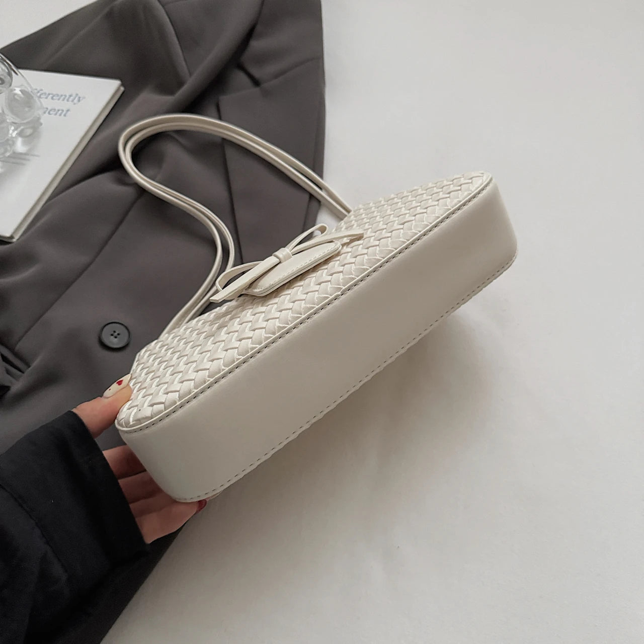 Women handbags. Retro bag women's large capacity 2025 new summer Joker leisure niche design weaving one-shoulder underarm bag