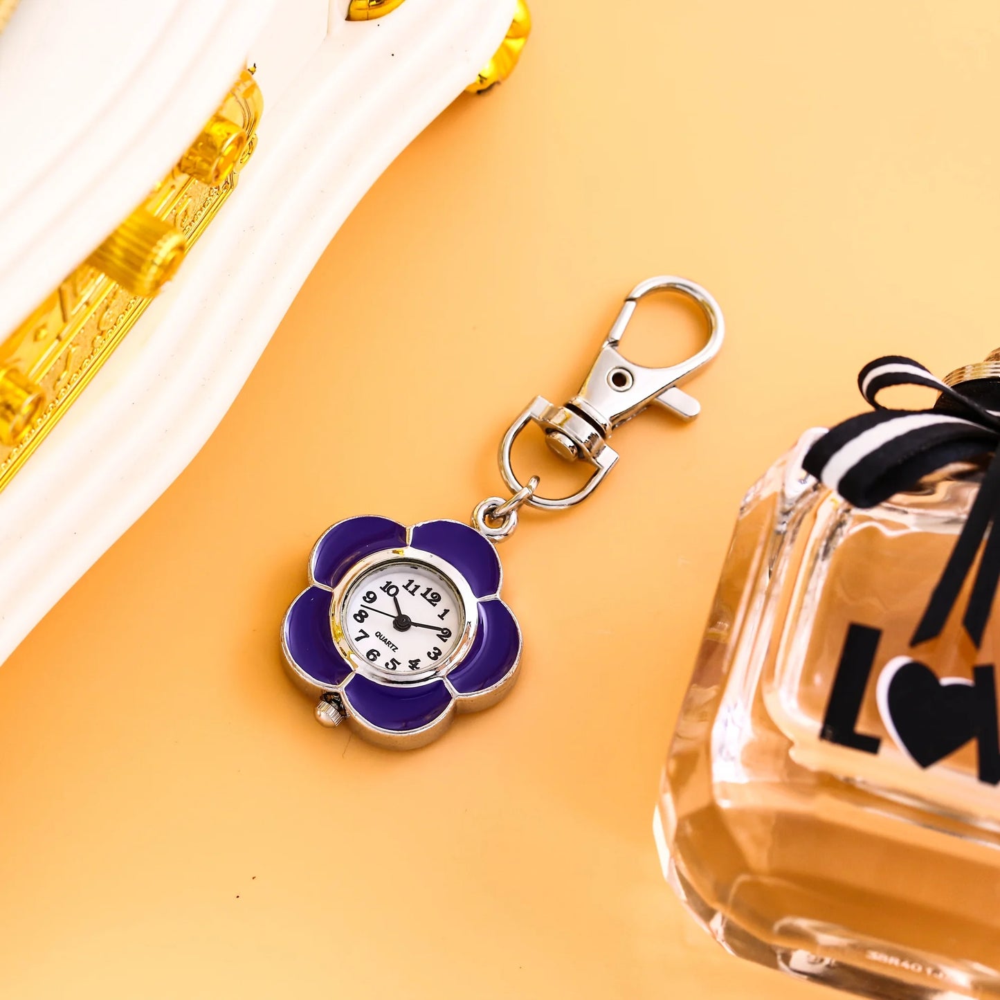 Colorful small flower hanging watch, butterfly pocket watch, keychain watch, men's and women's chest watch, nurse watch