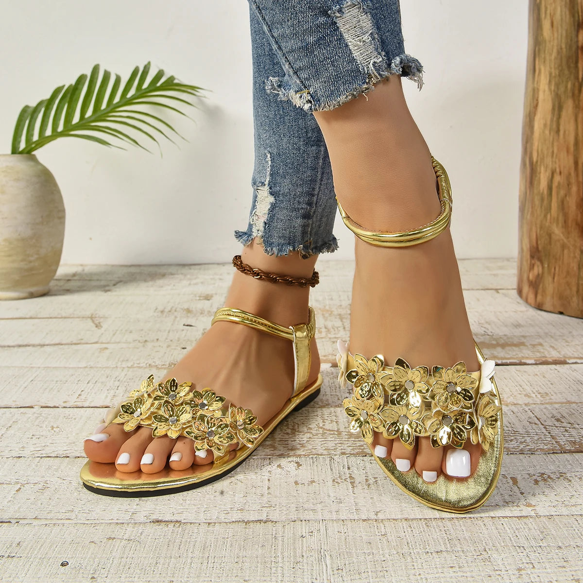 Fashion Women Sandals Summer New Style Gold Narrow Strap Ladies Flip Flops 2025outdoor Comfortable Walking Flat Shoes Large Size