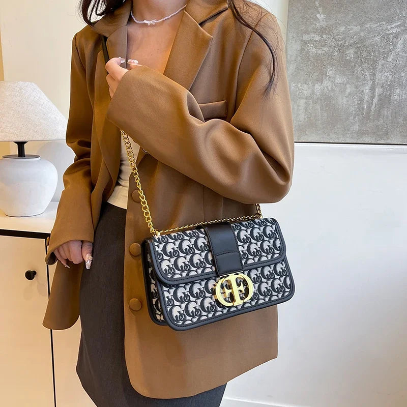 Trendy Fashion Large Capacity Crossbody Handbag For Women With Leather Material And Simple Vintage Look