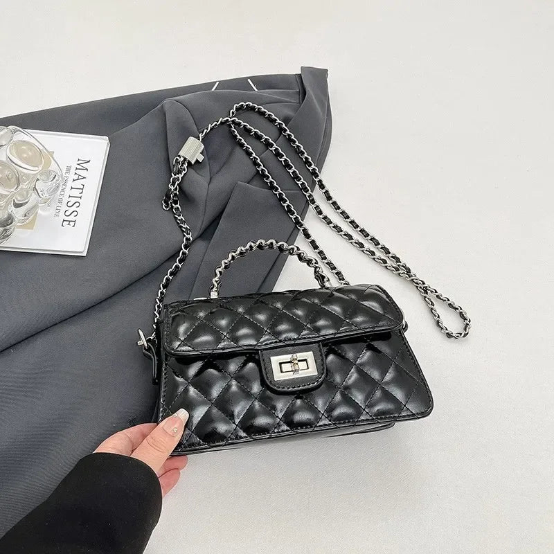 Elegant Women's Handbag With Messenger Strap Leather Material Classic Tote Design High-Quality Crossbody Option For Ladies