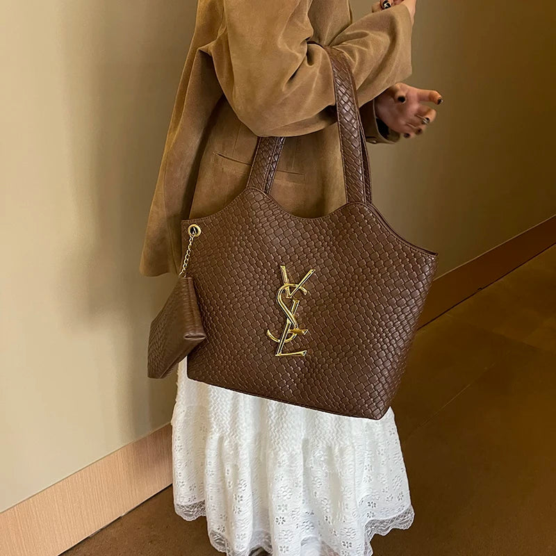 Classic Women's Handbag Leather Shoulder Carry Popular Elegant By Famous Designer Luxury Brand Stylish And Lightweight