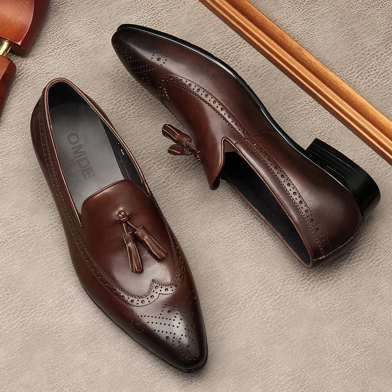 Hot Spring/Autumn Men Loafers Cowhide Carved Dress Party Wedding Pointed Toe Office Black/Brown/Coffee Men Sapatos Tassel Shoes