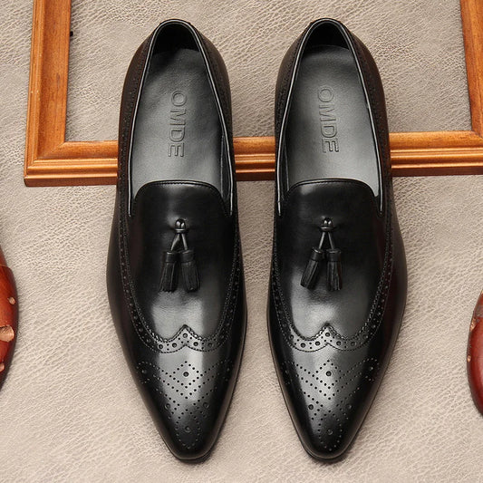 Hot Spring/Autumn Men Loafers Cowhide Carved Dress Party Wedding Pointed Toe Office Black/Brown/Coffee Men Sapatos Tassel Shoes