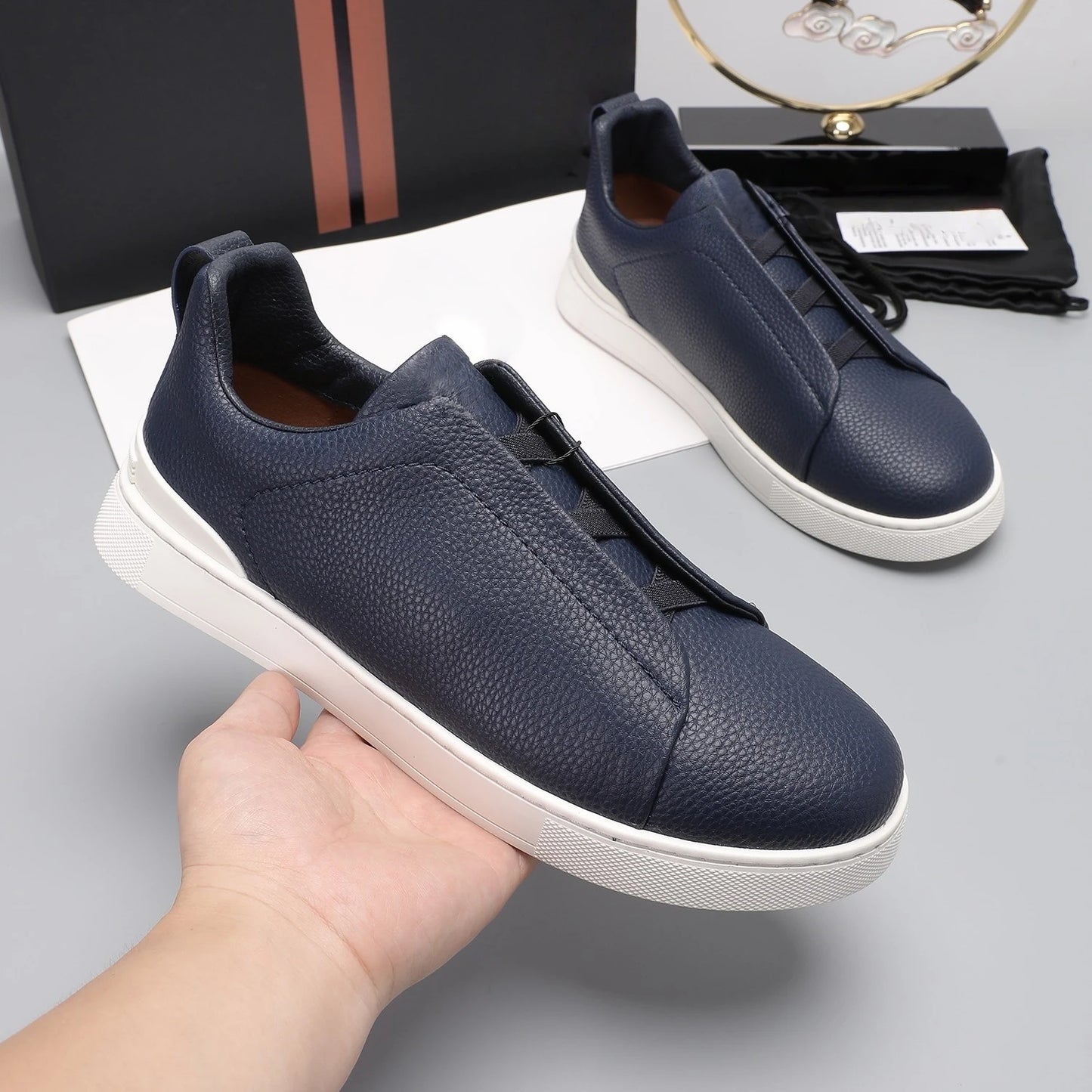 Master Handmade Luxury Holiday Gift Casual Sneakers Sports Shoes Breathable Business Flat Non-slip Outdoor Hiking Cycling Shoes