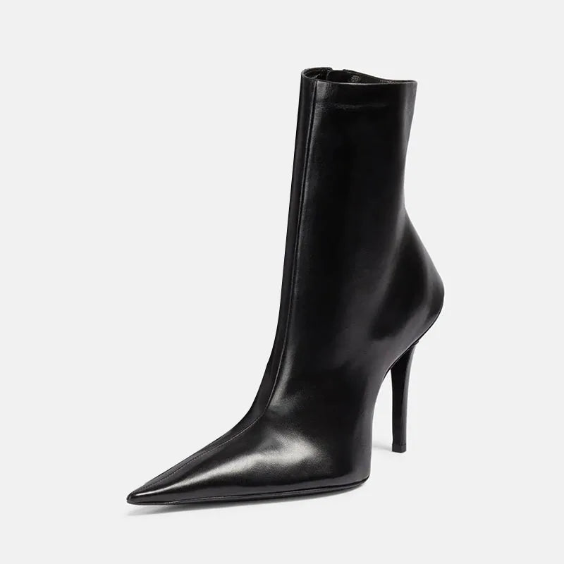 Arden Furtado 2024 Pointed toe Thin heels Side zipper Motorcycle boots Super high heel Modern boots Extra large size Short boots