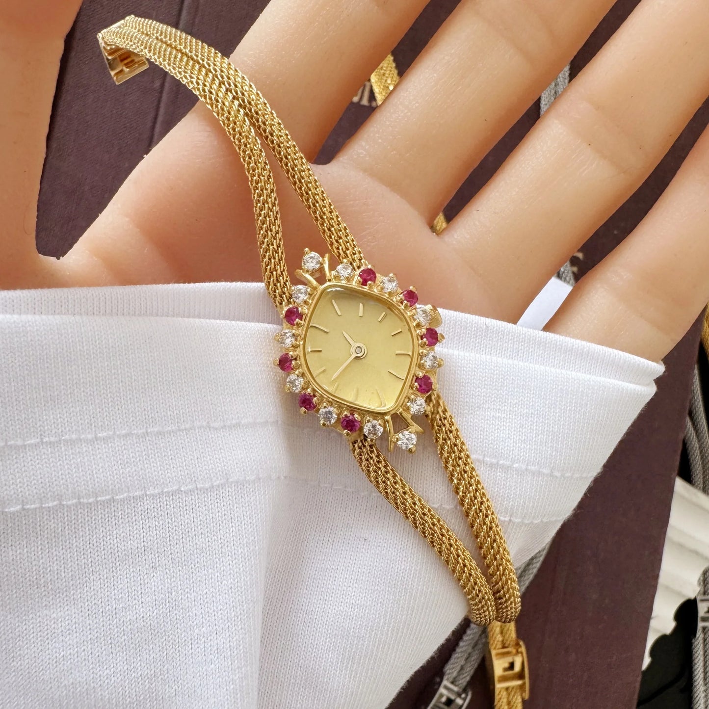 Vintage style retro light luxury exquisite  high-end  women's watch fashionab Diamonds  Crystal  High quality