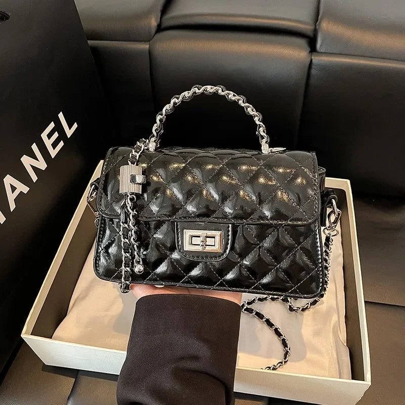 Elegant Women's Handbag With Messenger Strap Leather Material Classic Tote Design High-Quality Crossbody Option For Ladies