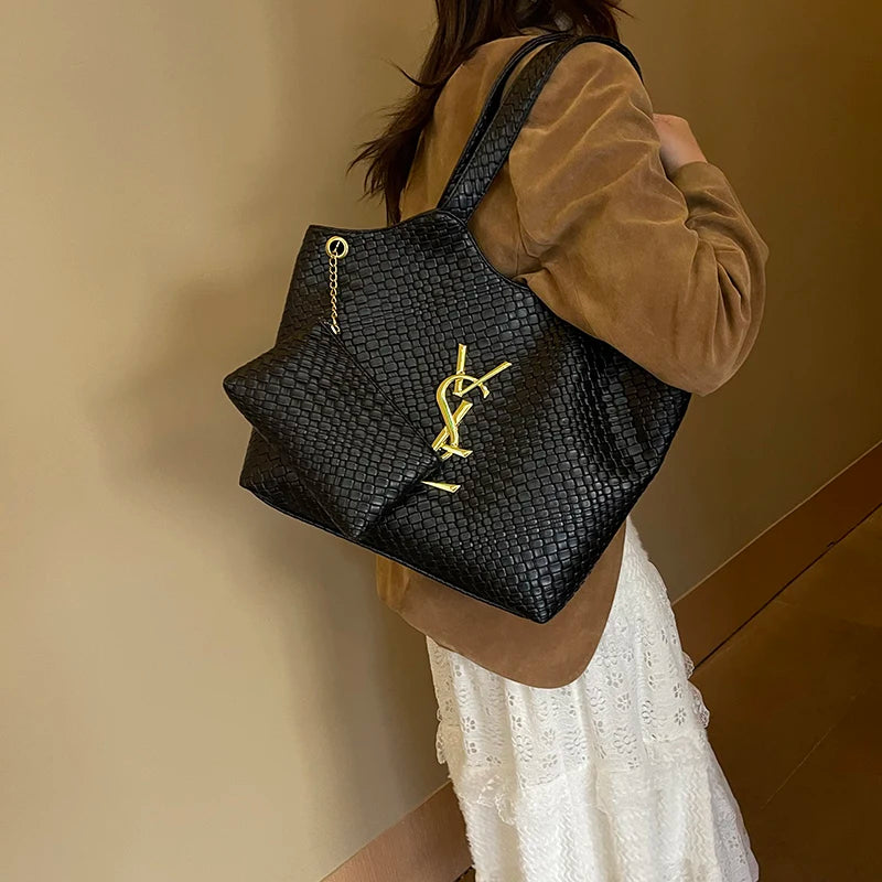 Classic Women's Handbag Leather Shoulder Carry Popular Elegant By Famous Designer Luxury Brand Stylish And Lightweight