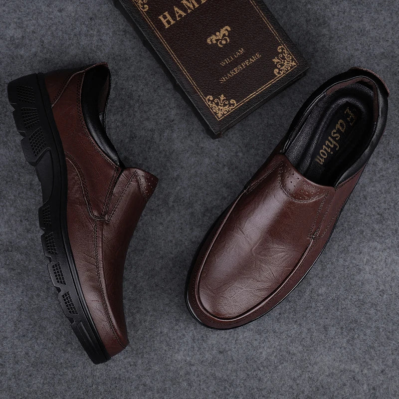 Classic Brand Men's Genuine Leather Casual Shoes Thick Soled Winter Plush Cotton Shoes Men's Outdoor Commuting Work Shoes