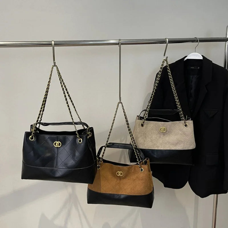 Chic Women's Handbag From Famous Designer In Soft Leather With Popular Classic Appeal And Comfortable Handle