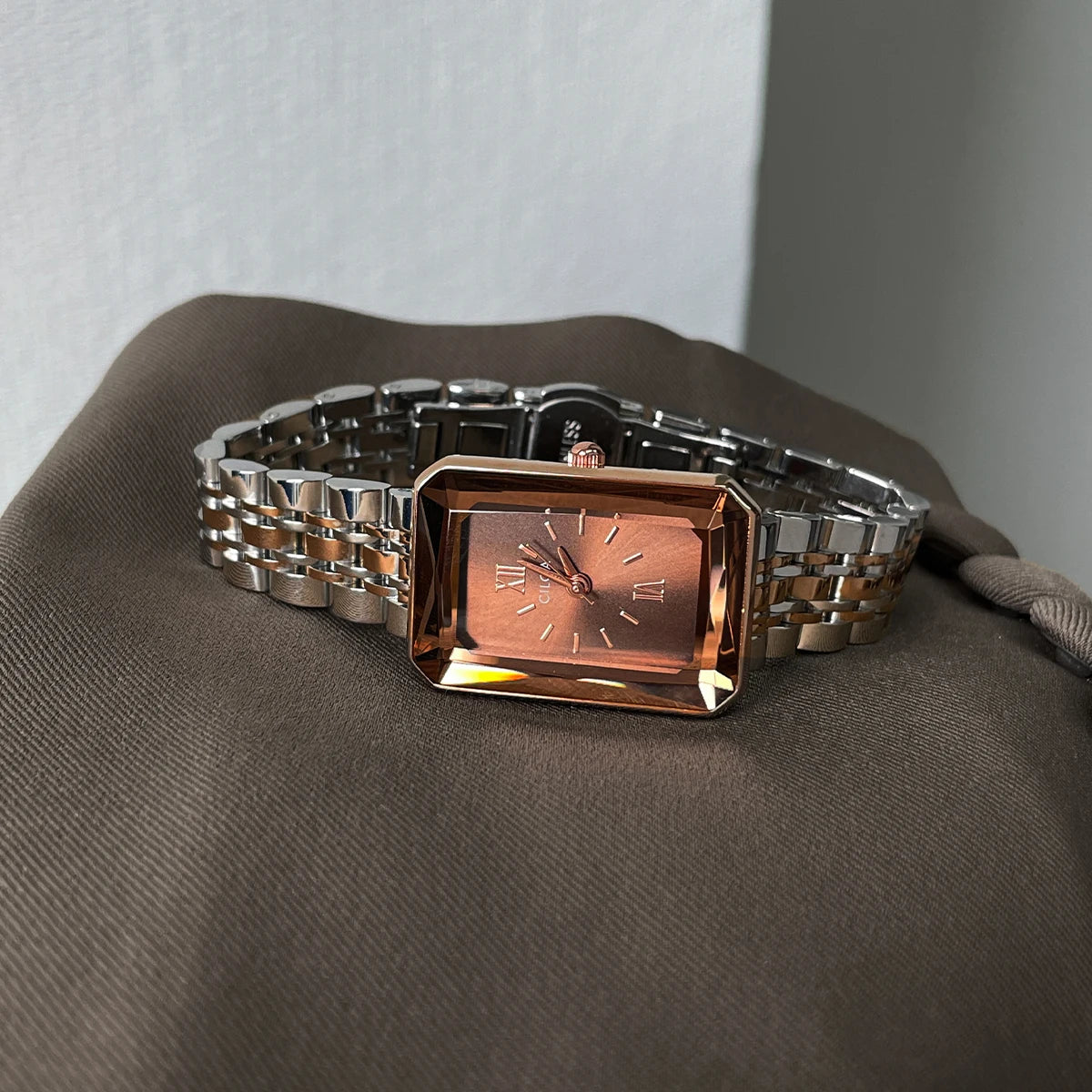 2025 women's retro watch women's light luxury niche art high-end watch women's ladies brand authentic