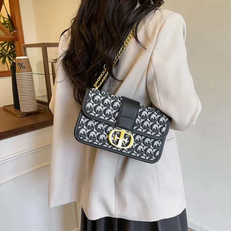 Trendy Fashion Large Capacity Crossbody Handbag For Women With Leather Material And Simple Vintage Look