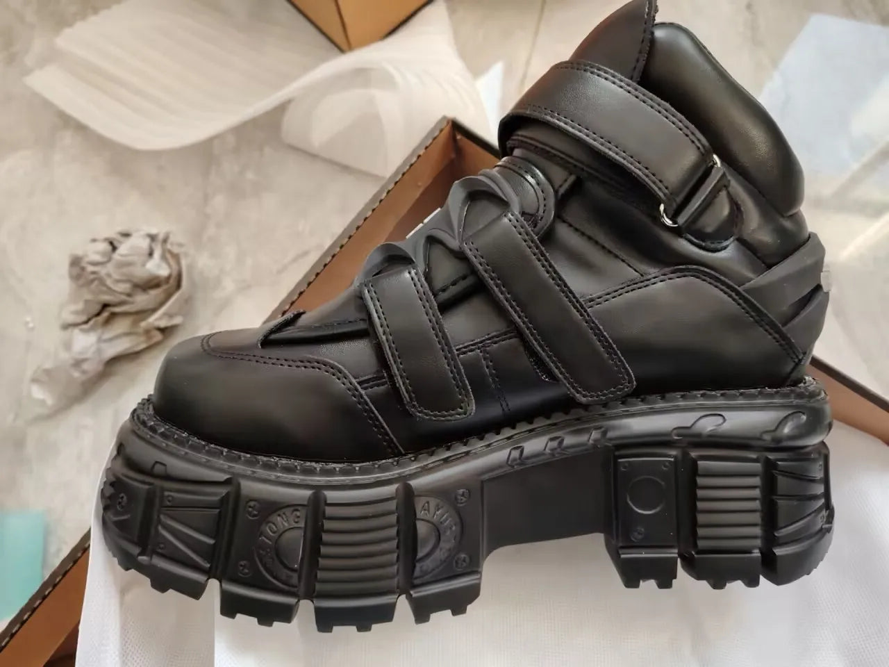Men's Genuine Leather High-Top Platform Shoes Retro Street Style Dark Punk Muffin Bottom with Metal Accents Unisex