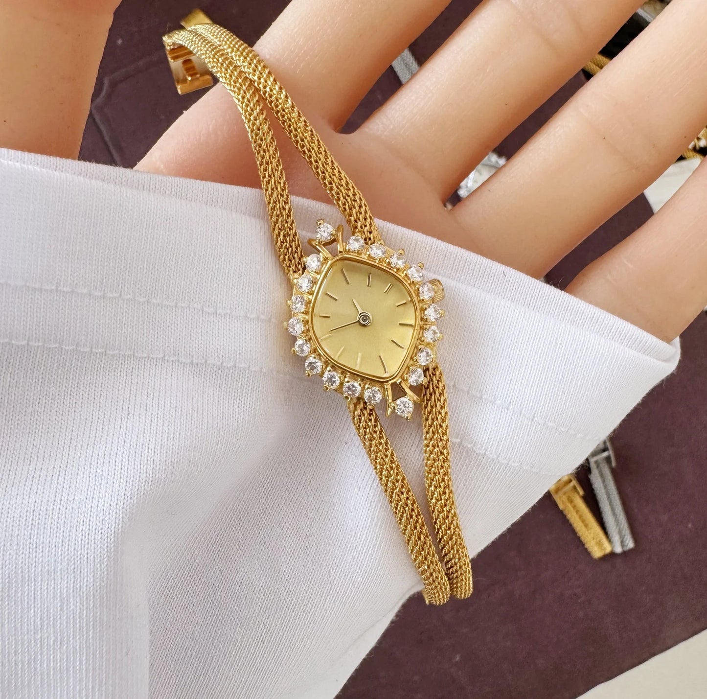 Vintage style retro light luxury exquisite  high-end  women's watch fashionab Diamonds  Crystal  High quality