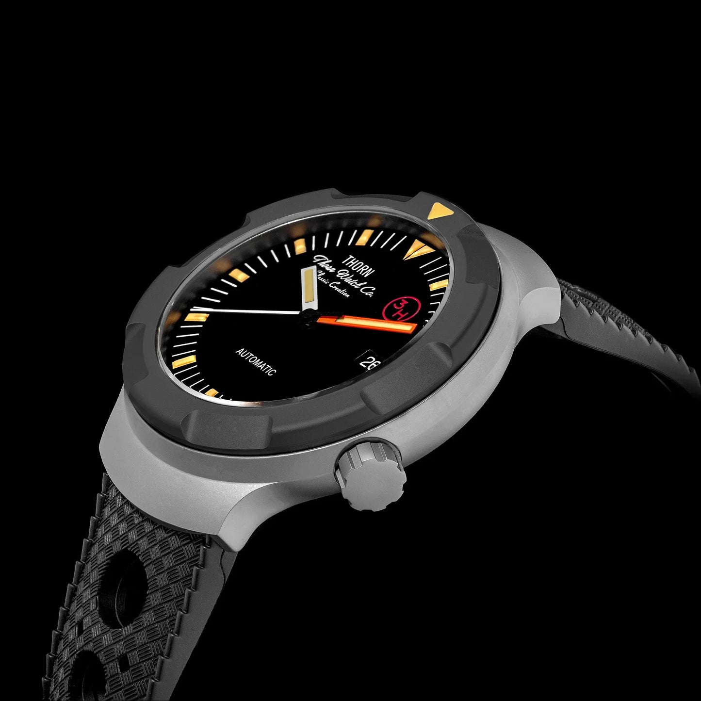 2025 New Thorn T018 Titanium Retro Trendy Watch Fluororubber Strap Sapphire Waterproof Luminous Men's Watch Salutes Classic