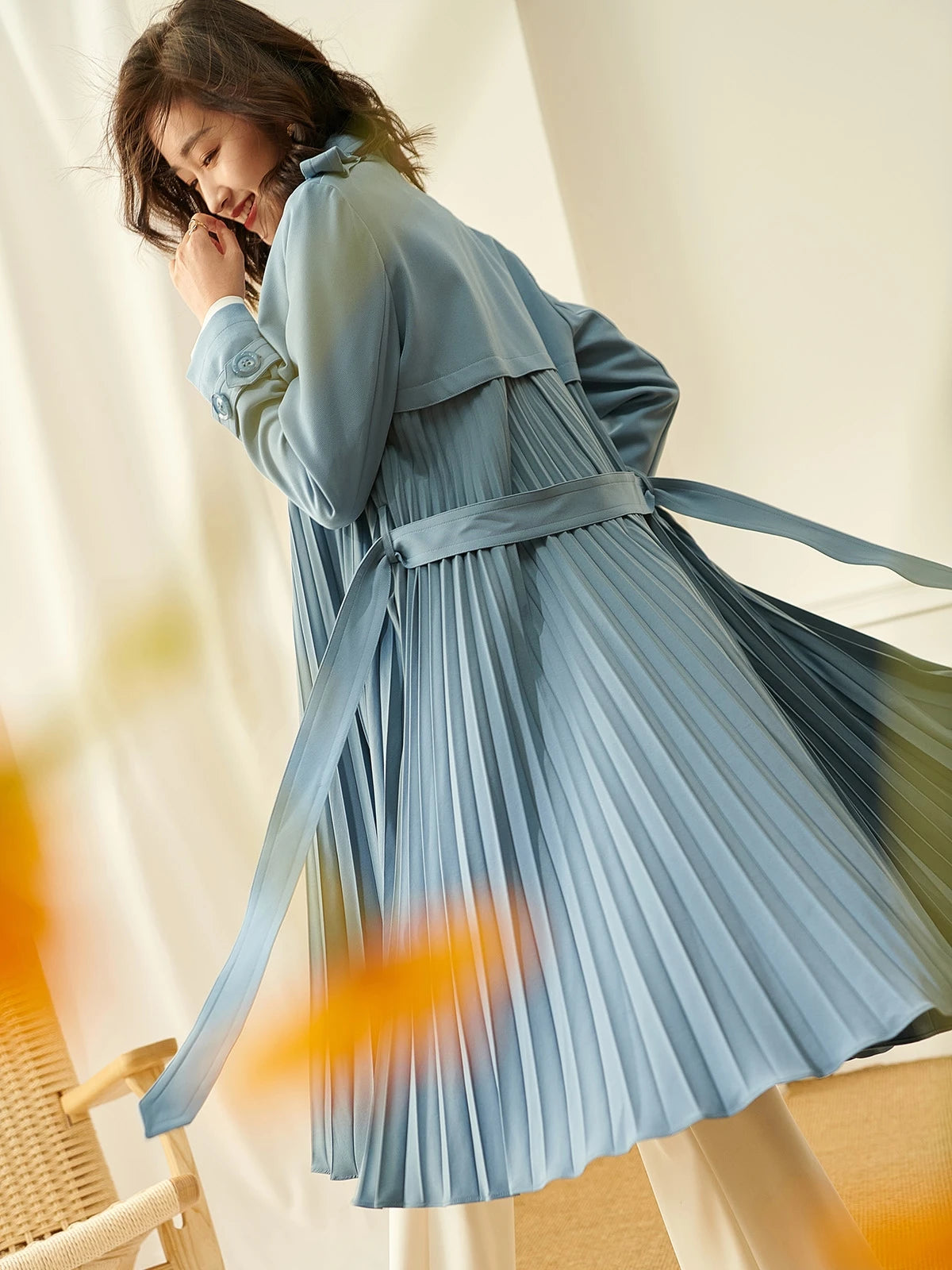 Ladies New 2023 Spring High-End Commuter Blue Trench Coat for Women Fashion Stitching Pleated Hem Loose Elegant Long Trench