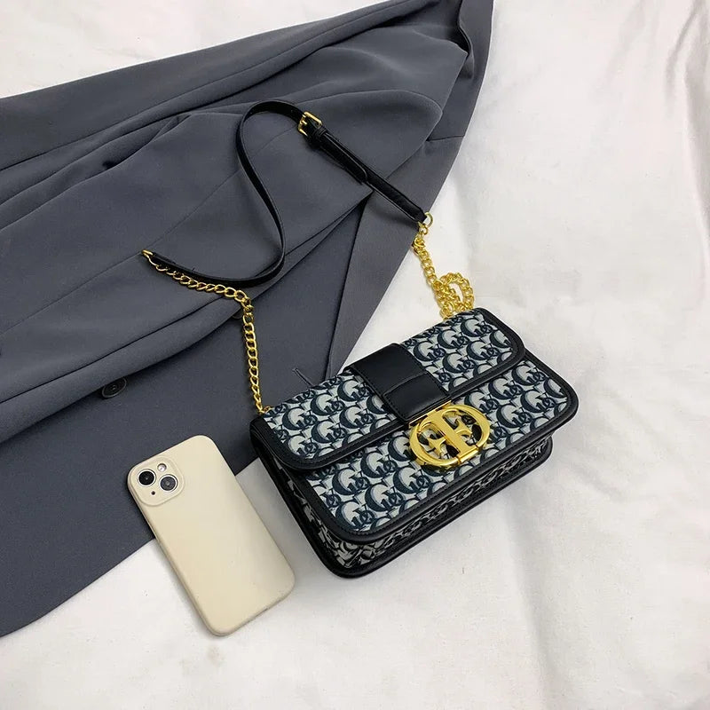 Trendy Fashion Large Capacity Crossbody Handbag For Women With Leather Material And Simple Vintage Look
