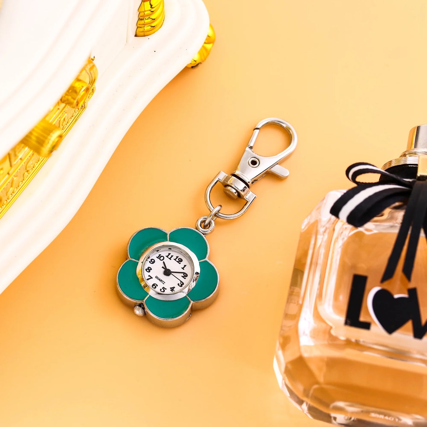 Colorful small flower hanging watch, butterfly pocket watch, keychain watch, men's and women's chest watch, nurse watch